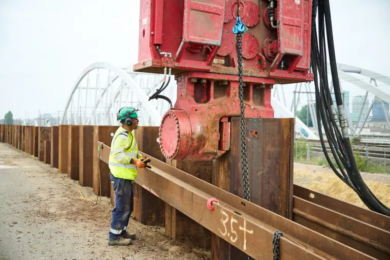 werken sheet piling oosterweel 